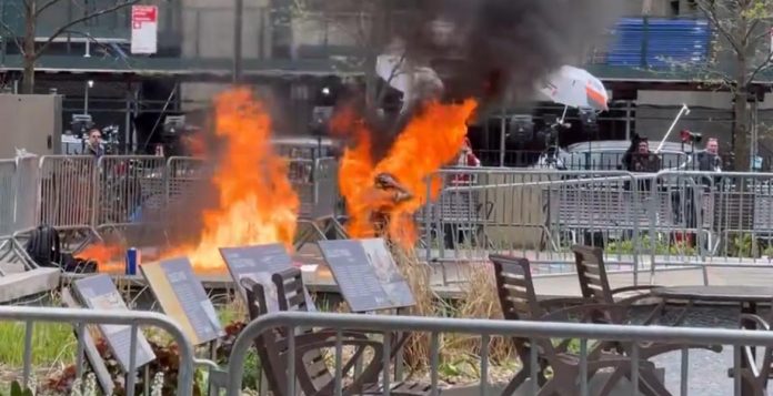 breaking:-crazed-protester-with-manifesto-sets-himself-on-fire-outside-trump-‘hush-money’-trial-(video)