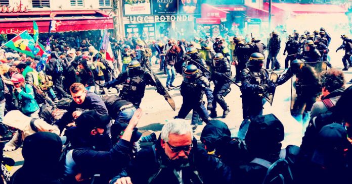 paris-chaos:-marxist-demonstrators-clash-with-riot-police-in-violent-international-workers’-day-protests-(videos)