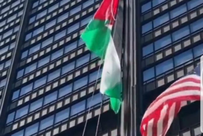 disgrace:-pro-hamas-thugs-raise-palestinian-flag-at-daley-plaza-in-chicago-higher-than-american-flag-(video)