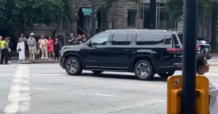 simply-look-at-that-crowd!–-81-million-vote-recipient-joe-biden-passes-through-bright-blue-atlanta-in-motorcade-and-nobody-cares-(video)