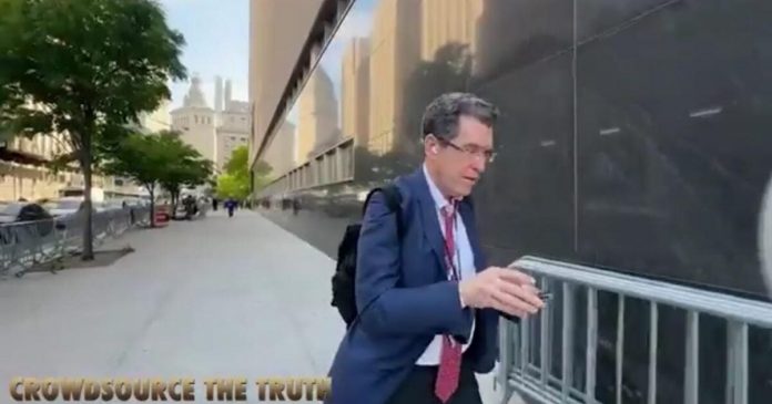 “you’re-a-f-*-cking-liar!”–-norm-eisen,-key-architect-behind-the-color-revolution-and-180-lawfare-cases-against-trump,-confronted-outside-courthouse-(video)