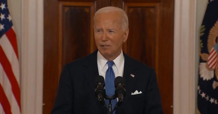 “end-of-quote”-–-joe-biden-reads-teleprompter-instructions-during-4-minute-rant-on-scotus-immunity-ruling,-shuffles-away-without-answering-questions-(video)