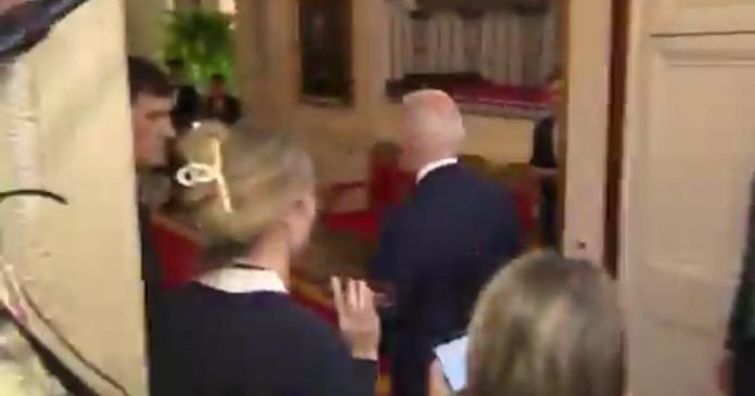 the-fastest-you’ll-ever-see-biden-move!-joe-biden-quickly-shuffles-out-of-room-as-reporters-shout-questions-(video)