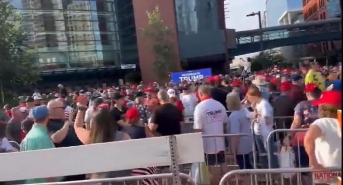 watch:-thousands-of-supporters-line-up-hours-early-to-see-trump-and-jd-vance-in-grand-rapids,-michigan-–-line-is-three-miles-long!