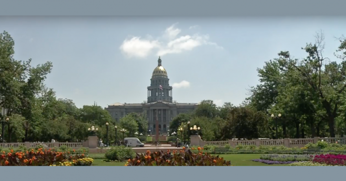 officials-force-man-to-leave-state-capitol-because-they-were-offended-by-his-shirt