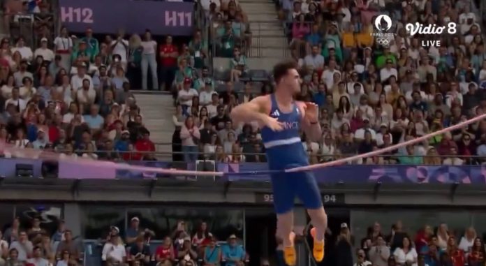 oui-oui!…-french-athlete-puts-the-pole-in-pole-vaulting-–-steals-thunder-from-popular-french-diver-on-socials