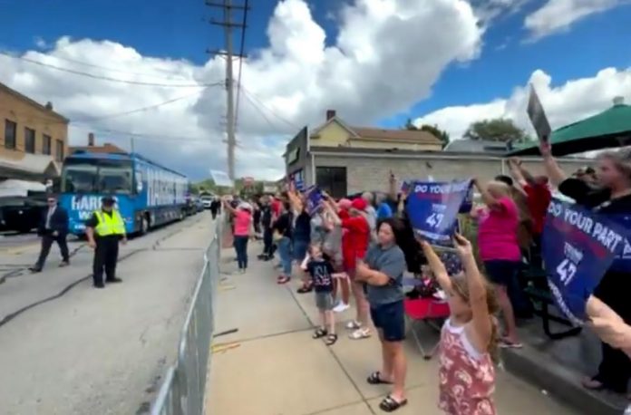 trump-supporters-line-the-street-in-rochester,-pennsylvania-to-greet-kamala-harris-and-tim-walz-on-their-bus-tour-(video)