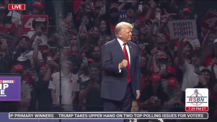 watch-live:-trump-holds-rally-in-glendale,-arizona-with-rfk-jr.-following-decision-to-drop-out-and-endorse-trump-–-begins-at-7-pm-et