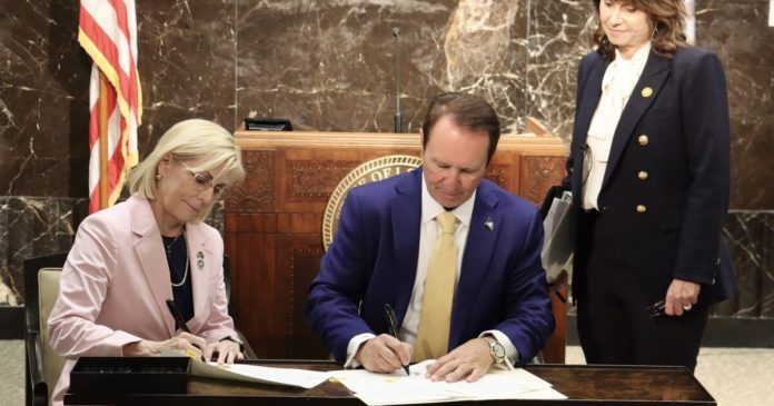 gov.-jeff-landry-signs-new-executive-order-forcing-louisiana’s-dmv-to-share-non-citizen-data-with-secretary-of-state-—-also-mandates-citizenship-notice-for-voter-registration