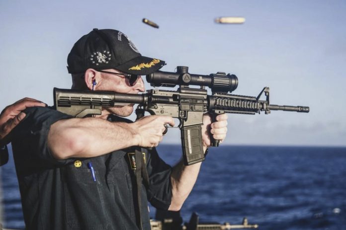 navy-destroyer-commander-relieved-of-duty-after-unbelievable-photo-of-backward-rifle-scope