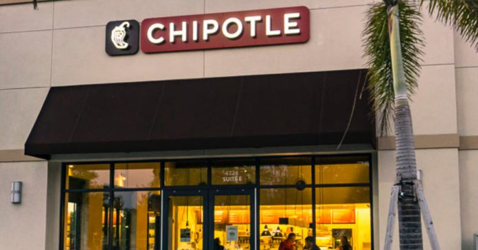 chipotle-starts-replacing-workers-with-robots-to-bypass-california’s-minimum-wage-laws