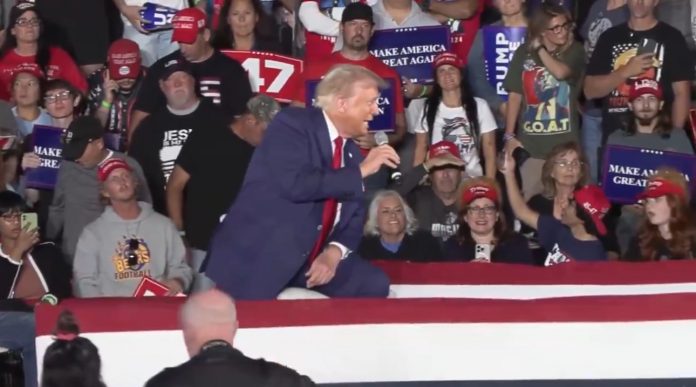 watch:-“we-are-going-to-close-the-border”-–-trump-takes-question-from-michigan-autoworker-who-was-just-laid-off:-“illegal-immigrants-are-hurting-american-workers-like-me”