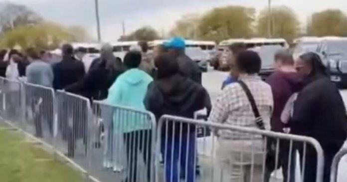 buses-spotted-at-kamala-harris’s-flint,-michigan-rally-(video)