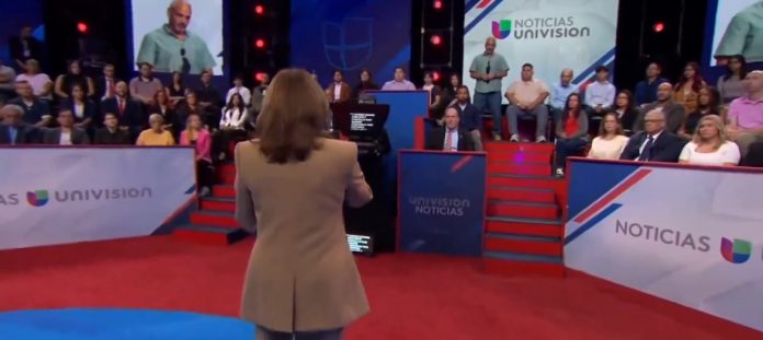 watch-univision-panic-when-they-realize-they-showed-kamala-harris’s-teleprompter-live-on-air-during-town-hall-(video)