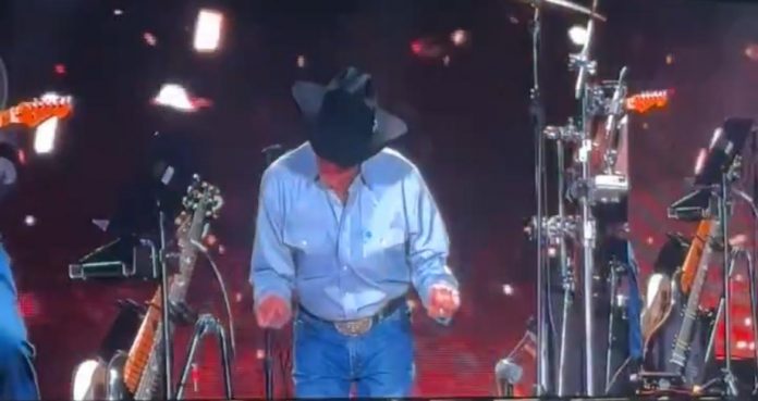 america’s-king-of-country-music-george-strait-breaks-the-internet-after-he-does-trump-dance-at-vegas-concert-(video)