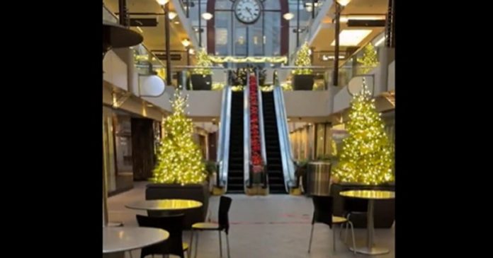 san-francisco’s-crime-problem-has-turned-a-shopping-mall-beautifully-decorated-for-christmas-into-a-ghost-town-(video)