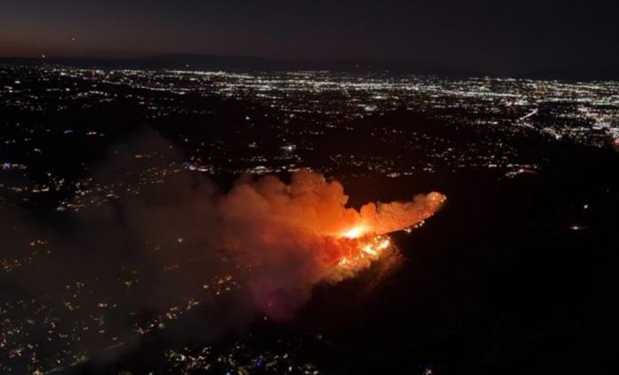 breaking:-new-fire-explodes-“out-of-nowhere”-in-the-hollywood-hills-near-the-“hollywood”-sign-–-evacuations-underway-(video)