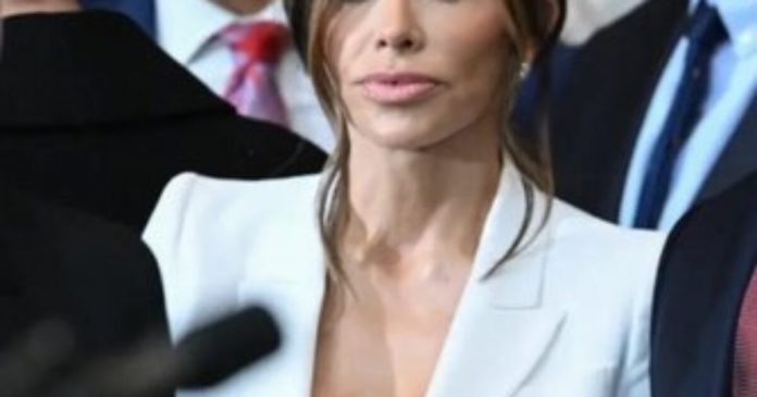 did-fiance-of-amazon-founder-jeff-bezos-think-she-was-auditioning-to-become-a-victoria’s-secret-model?…social-media-erupts-after-sanchez-shows-up-to-inauguration-in-white-lace-bra