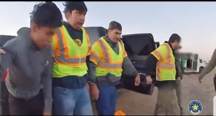 texas-dps-arrest-smuggler-transporting-5-illegal-aliens-–-wearing-construction-vests-to-blend-in-(video)