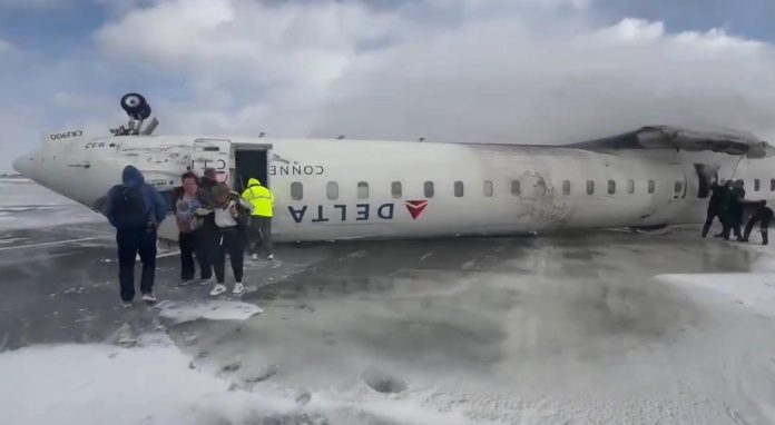 breaking:-delta-plane-arriving-from-minneapolis-crashes-in-toronto,-flips-upside-down-–-at-least-8-people-injured-(video)