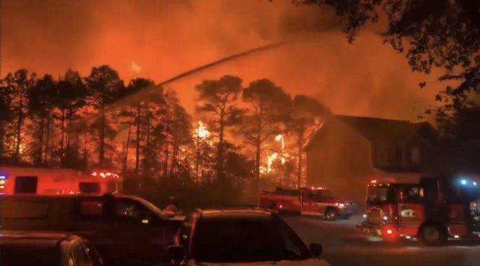 watch:-1,200-acre-wildfire-at-myrtle-beach,-south-carolina-prompts-state-of-emergency-declaration