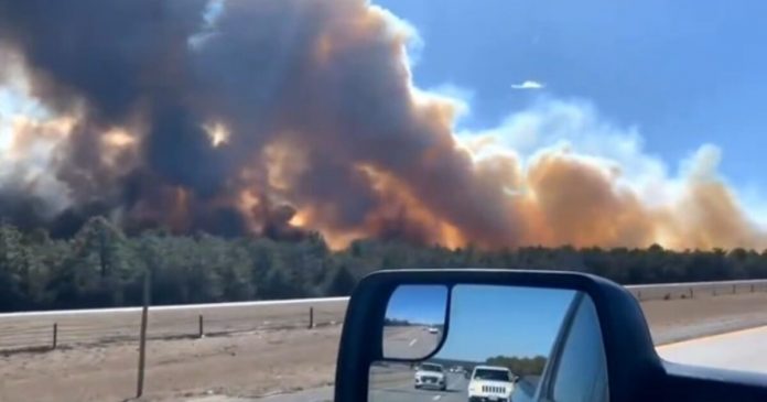 developing:-massive-wildfires-break-out-on-long-island-near-the-ultra-wealthy-hamptons-–-state-of-emergency-declared-(videos)