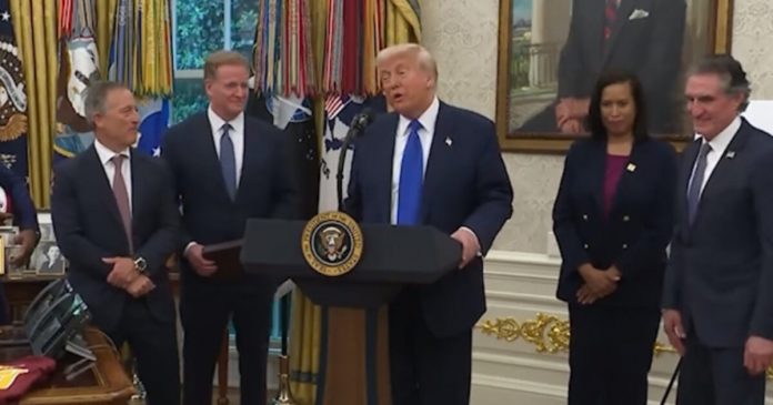 watch:-tump-announces-that-dc-will-host-2027-nfl-draft-–-commanders-owner-says-“over-a-million-people”-expected-at-national-mall