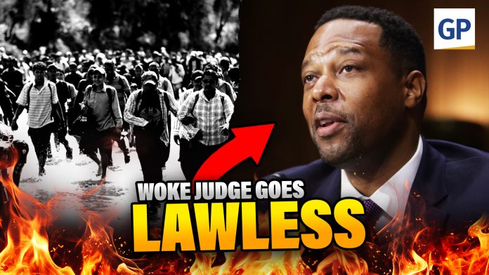 rogue-judge-forces-trump-to-open-doors-to-12,000-illegal-invaders-|-elijah-schaffer’s-top-5-(video)
