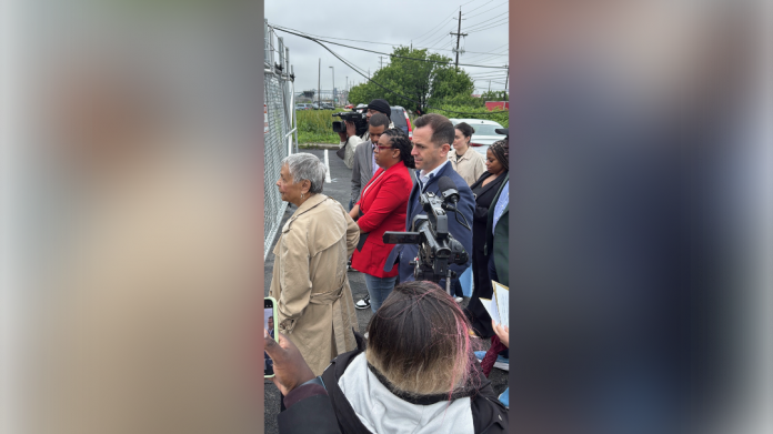democrat-rep-physically-attacks-agents-at-newark-ice-detention-facility-(video)