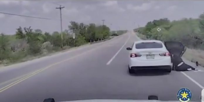 texas-dps-pursue-human-smuggler-on-high-speed-chase,-illegal-alien-bails-out-of-moving-car-(video)