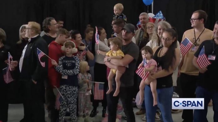 first-wave-of-white-afrikaner-refugees-arrives-in-us.-under-trump-program-—-no-gang-ties,-just-patriotic-families-fleeing-racial-persecution,-waving-american-flags!-(video)