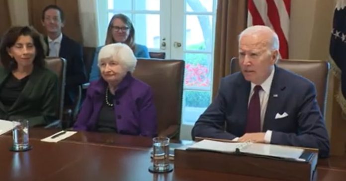 report:-joe-biden’s-cabinet-meetings-were-scripted,-used-cameras-creatively-to-cover-mistakes