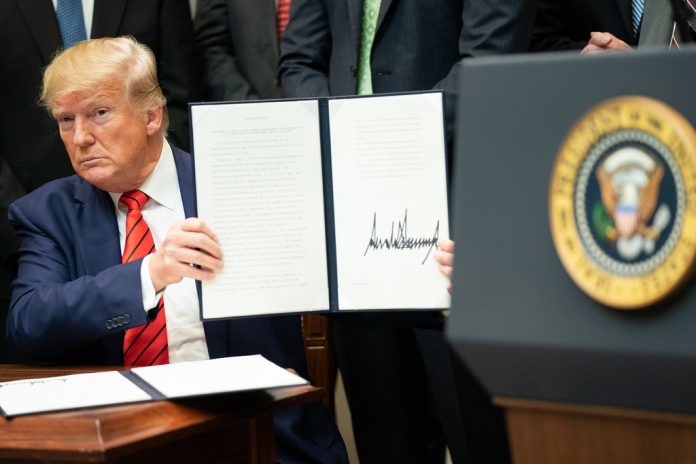 trump-goes-off-on-the-federalist-society-for-recommending-judges-when-he-was-‘new-to-washington,’-slams-federal-judges-who-blocked-him-from-imposing-tariffs