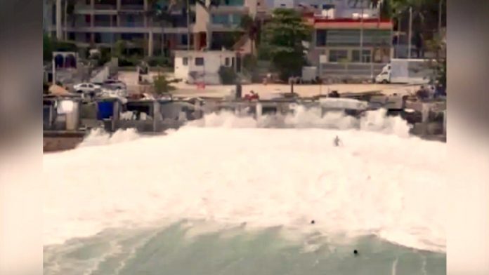 not-fun-in-acapulco:-drone-footage-shows-giant-waves-swamping-swimmers-in-mexican-beach-(video)